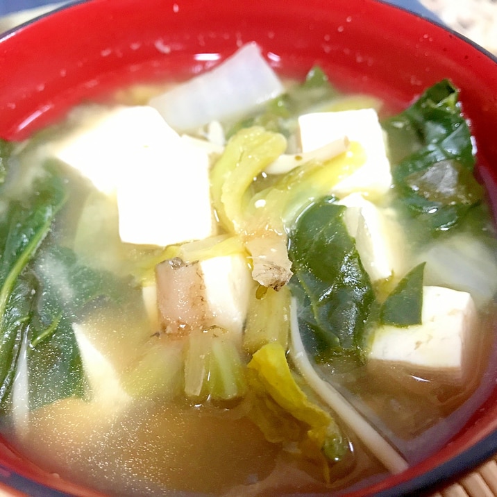 ほうれん草と白菜と豆腐のわかめ味噌汁